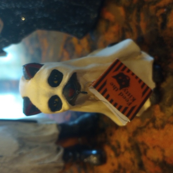 Halloween Trio Trick or Treating - Picture 3 of 7